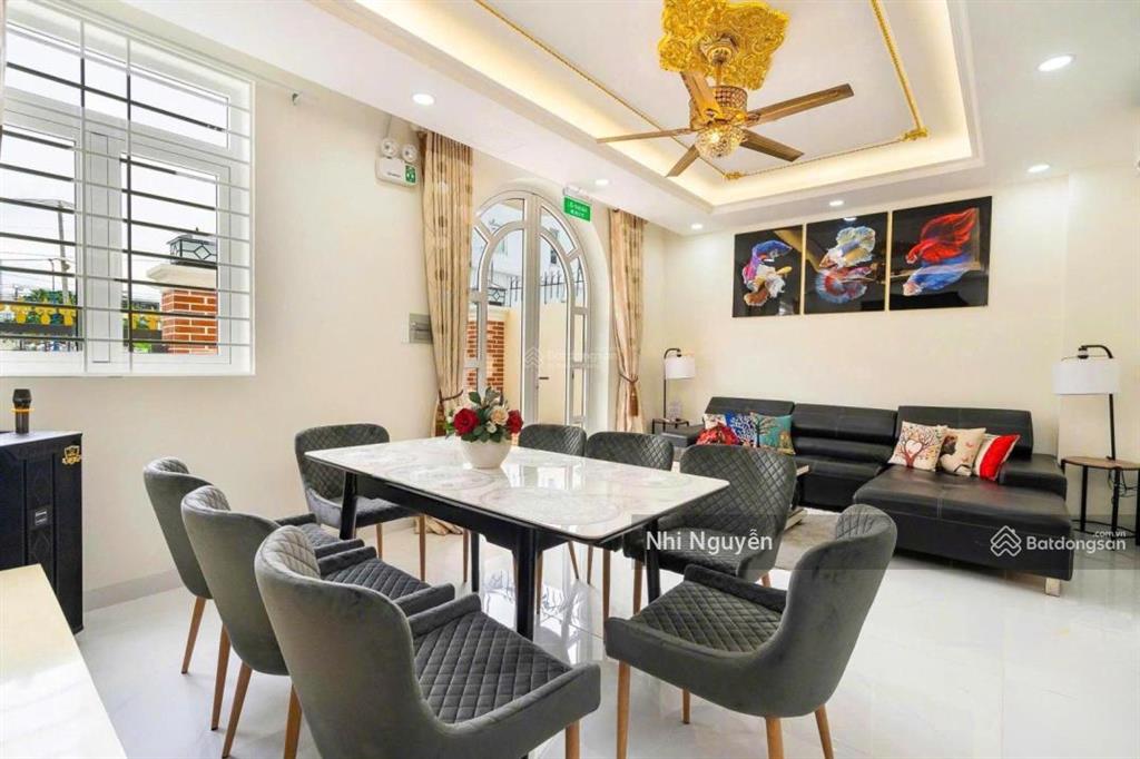 Cho thuê villa quận 2 200m2 7pn nội thất đầy đủ, vị trí thuận tiện,  xem nhà