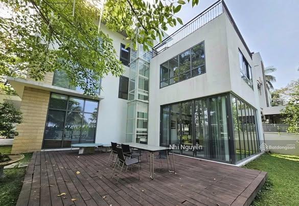 Cho thuê villa quận 2 550m2 4pn nội thất đầy đủ, vị trí thuận tiện,  xem nhà