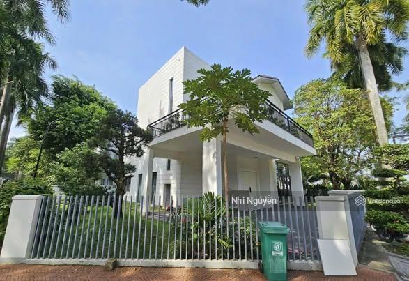 Cho thuê villa quận 2 550m2 4pn nội thất đầy đủ, vị trí thuận tiện,  xem nhà