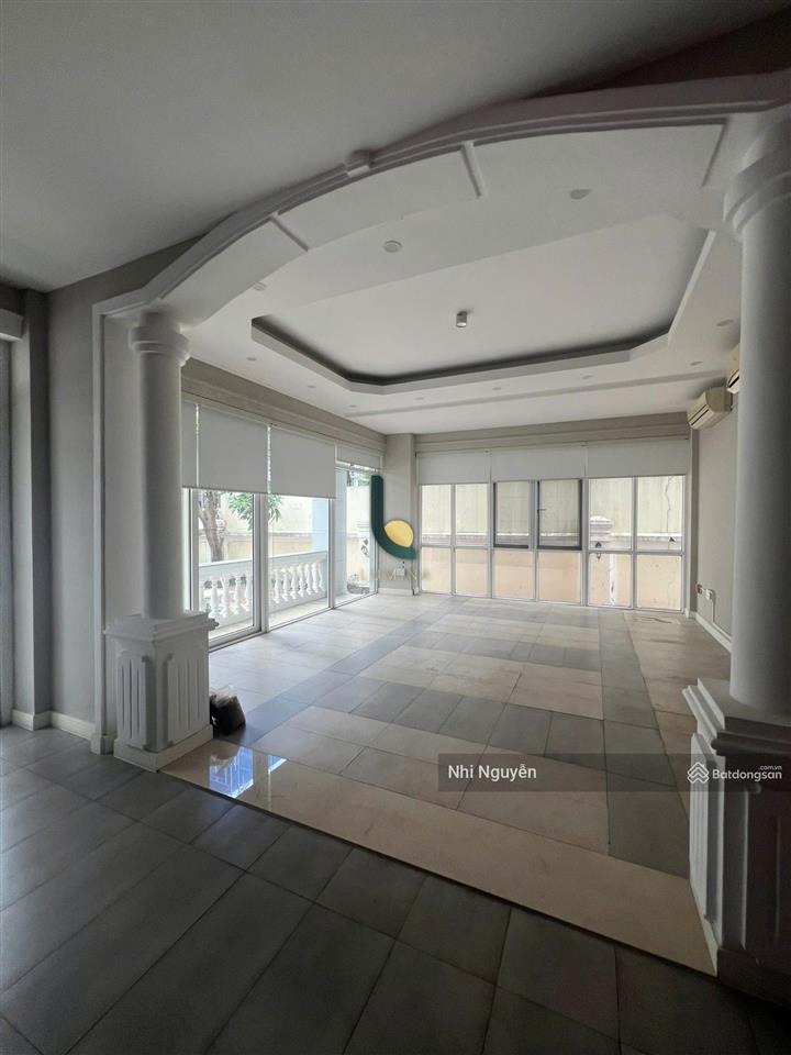 Cho thuê villa thảo điền 420m2 nội thất đầy đủ, vị trí thuận tiện,  xem nhà