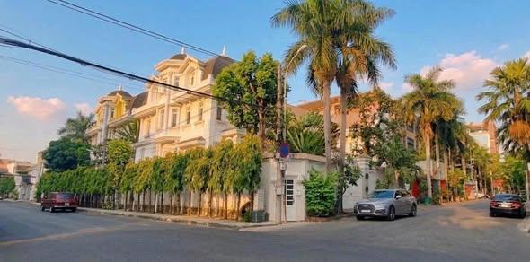Cho thuê villa quận 2 416m2 8pn nội thất đầy đủ, vị trí thuận tiện,  xem nhà