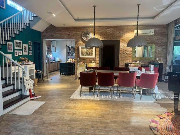 Cho thuê villa quận 2 329,5m2 4pn