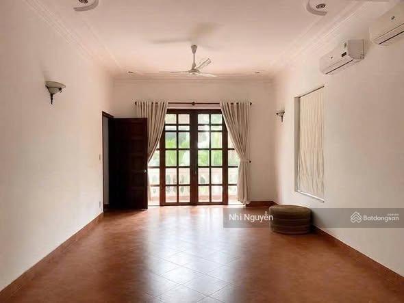 Cho thuê villa quận 2 500m2 5pn nội thất đầy đủ, vị trí thuận tiện,  xem nhà