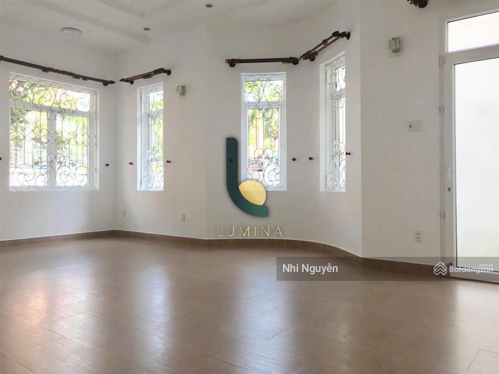 Cho thuê villa quận 2 350m2 4pn nội thất đầy đủ, vị trí thuận tiện,  xem nhà