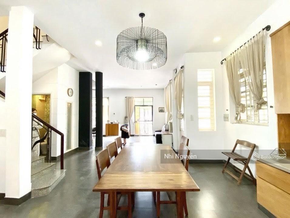 Cho thuê villa quận 2 200m2 4pn nội thất đầy đủ, vị trí thuận tiện,  xem nhà
