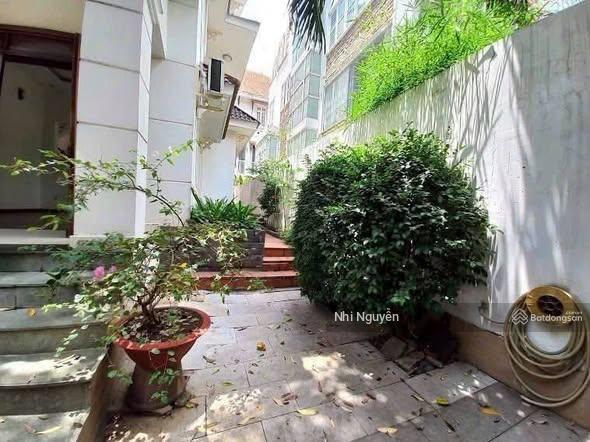 Cho thuê villa quận 2 200m2 4pn nội thất đầy đủ, vị trí thuận tiện,  xem nhà