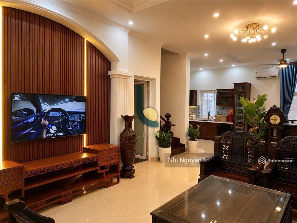 Cho thuê villa quận 2 200m2 7pn nội thất đầy đủ, vị trí thuận tiện,  xem nhà