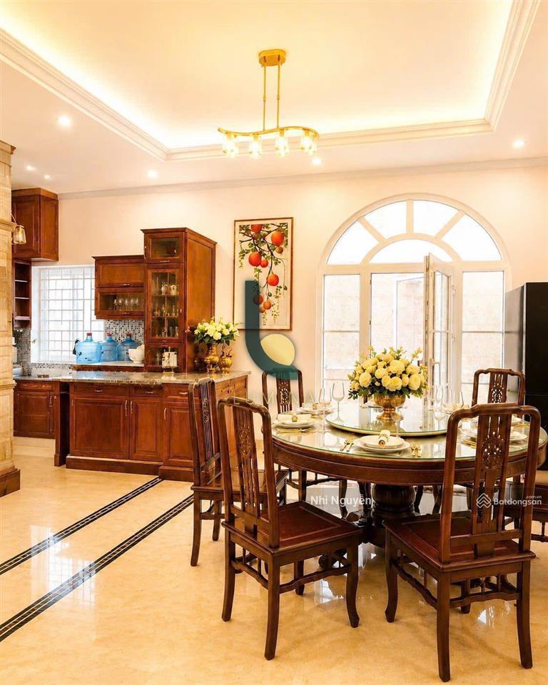 Cho thuê villa quận 2 200m2 7pn nội thất đầy đủ, vị trí thuận tiện,  xem nhà