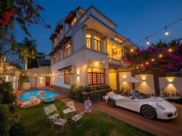 Cho thuê villa quận 2 250m2 4pn nội thất đầy đủ, vị trí thuận tiện,  xem nhà