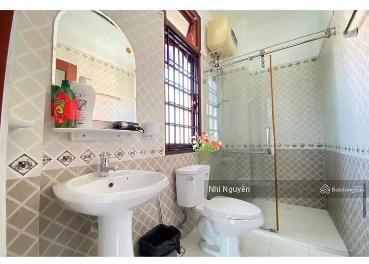Cho thuê villa quận 2 250m2 4pn nội thất đầy đủ, vị trí thuận tiện,  xem nhà