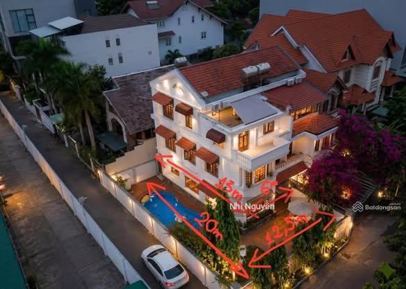 Cho thuê villa quận 2 250m2 4pn nội thất đầy đủ, vị trí thuận tiện,  xem nhà
