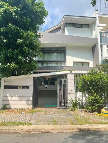 Cho thuê villa quận 2 200m2 5pn nội thất đầy đủ, vị trí thuận tiện,  xem nhà