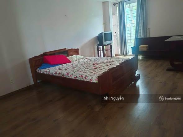 Cho thuê villa quận 2 200m2 5pn nội thất đầy đủ, vị trí thuận tiện,  xem nhà