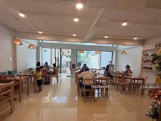 Cho thuê mặt bằng kinh doanh quận 2 210m2
