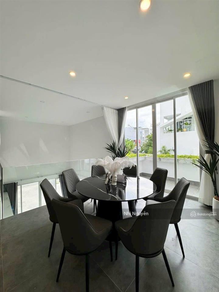 Cho thuê villa quận 2 400m2 5pn nội thất đầy đủ, vị trí thuận tiện,  xem nhà