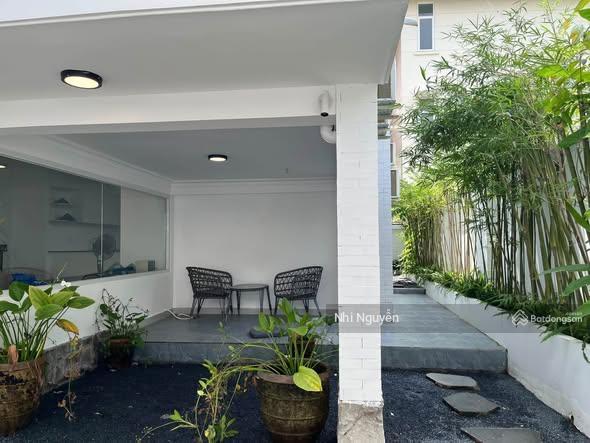 Cho thuê villa quận 2 160m2 4pn nội thất đầy đủ, vị trí thuận tiện,  xem nhà
