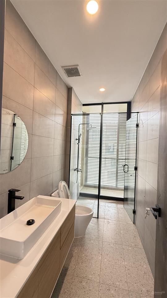 Shophouse nguyên căn, đã ngăn phòng, hoàn thiện mới, đầy đủ thiết bị nội thất, giá tốt 50tr/tháng