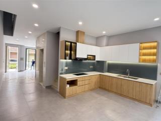 Shophouse nguyên căn, đã ngăn phòng, hoàn thiện mới, đầy đủ thiết bị nội thất, giá tốt 50tr/tháng
