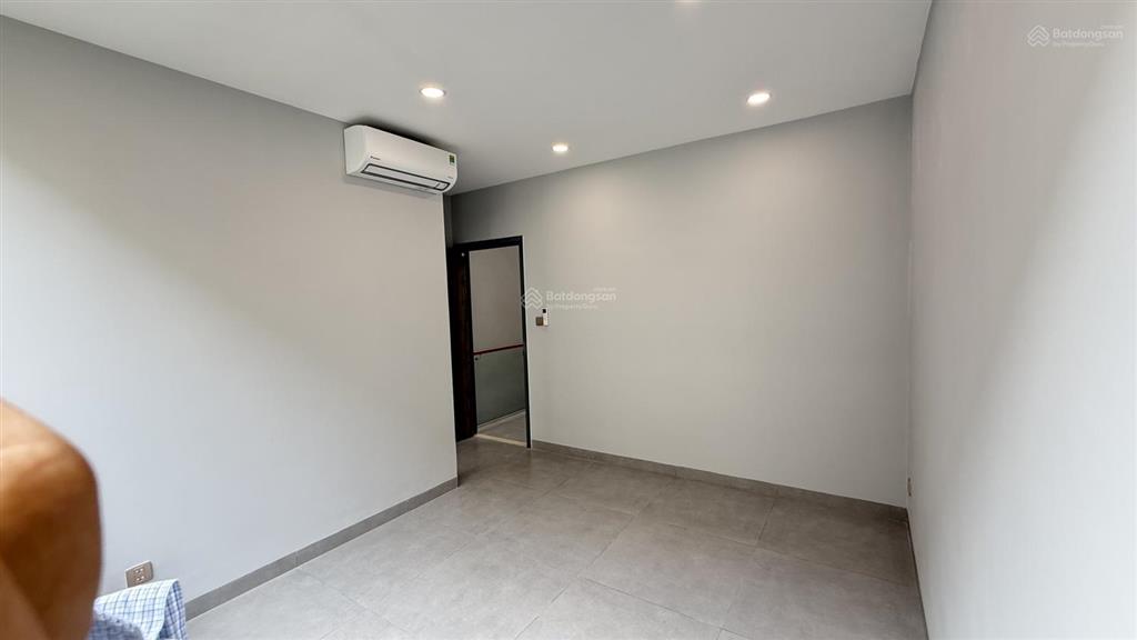 Shophouse nguyên căn, đã ngăn phòng, hoàn thiện mới, đầy đủ thiết bị nội thất, giá tốt 50tr/tháng
