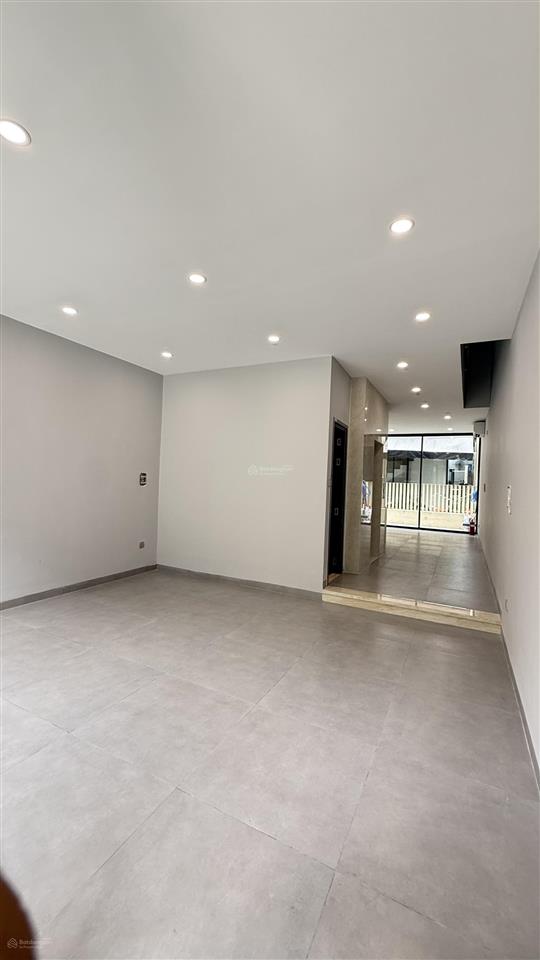 Shophouse nguyên căn, đã ngăn phòng, hoàn thiện mới, đầy đủ thiết bị nội thất, giá tốt 50tr/tháng