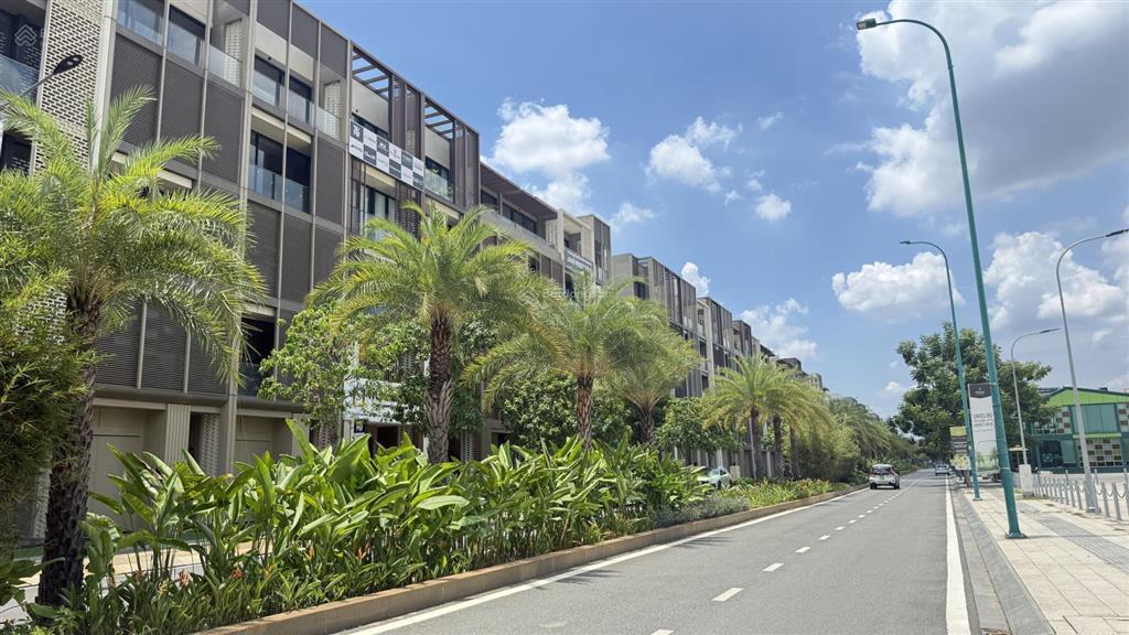 View công viên, xây dựng 5 tầng 346m² sử dụng, giá 34 tỷ chưa từng có, sổ sẵn công chứng