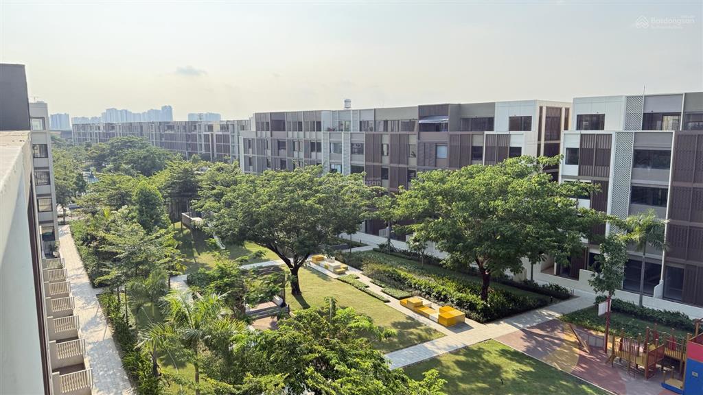 View công viên, xây dựng 5 tầng 346m² sử dụng, giá 34 tỷ chưa từng có, sổ sẵn công chứng