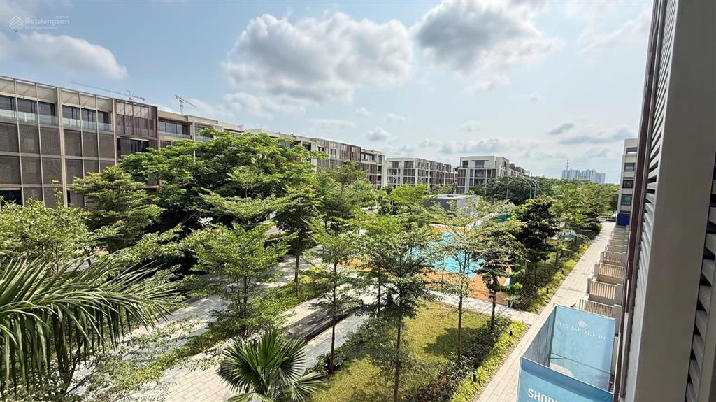 View công viên, xây dựng 5 tầng 346m² sử dụng, giá 34 tỷ chưa từng có, sổ sẵn công chứng