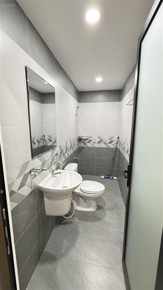 Cho thuê văn phòng đã set up bàn ghế, nhận nhà vào làm việc ngay, giá tốt 6tr/tháng, 0917 810 ***
