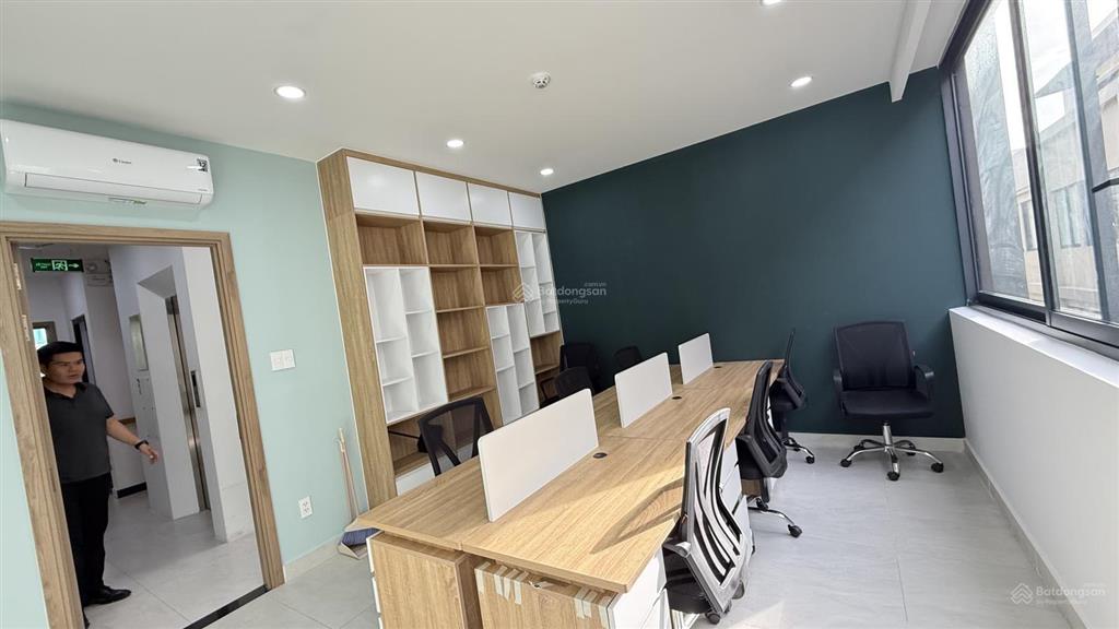 Cho thuê văn phòng đã set up bàn ghế, nhận nhà vào làm việc ngay, giá tốt 6tr/tháng, 0917 810 ***
