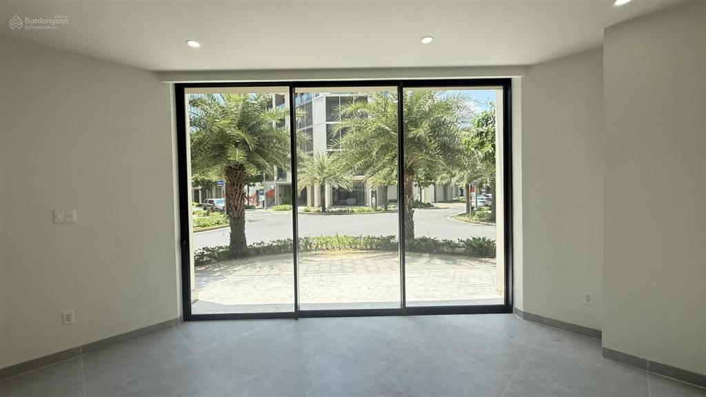 Cho thuê căn góc soho the global city 65tr/tháng 140m2 đất thang máy 2 mặt thoáng