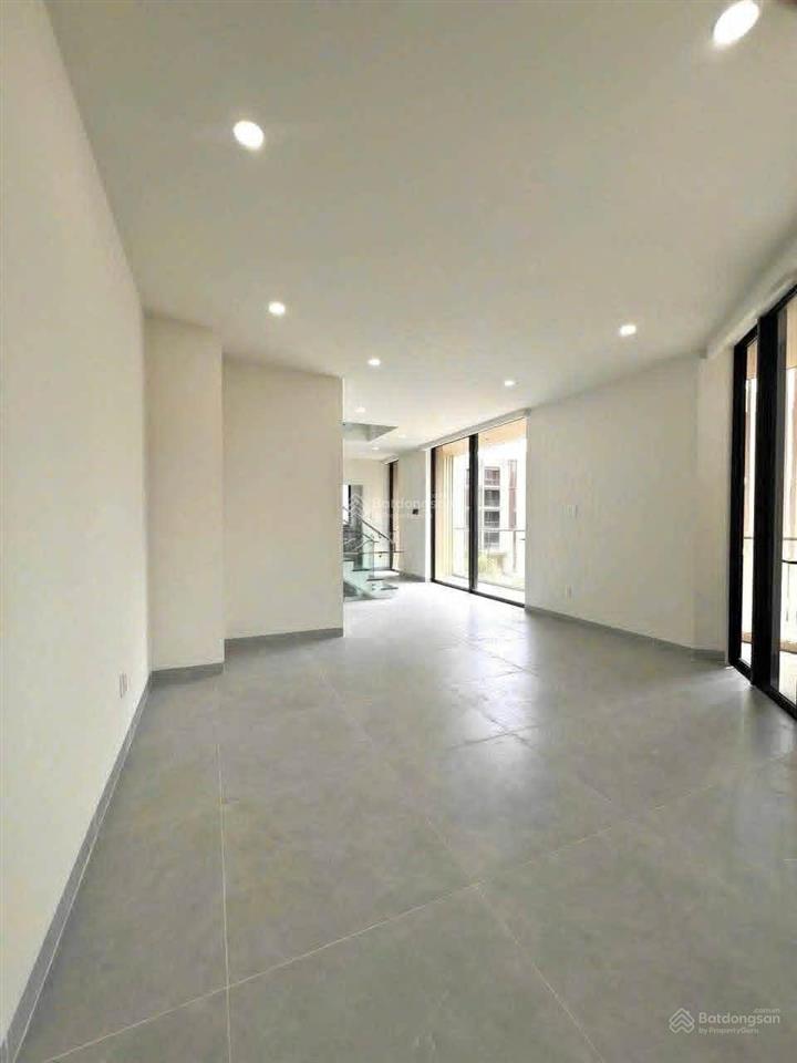 Cho thuê căn góc soho the global city 65tr/tháng 140m2 đất thang máy 2 mặt thoáng