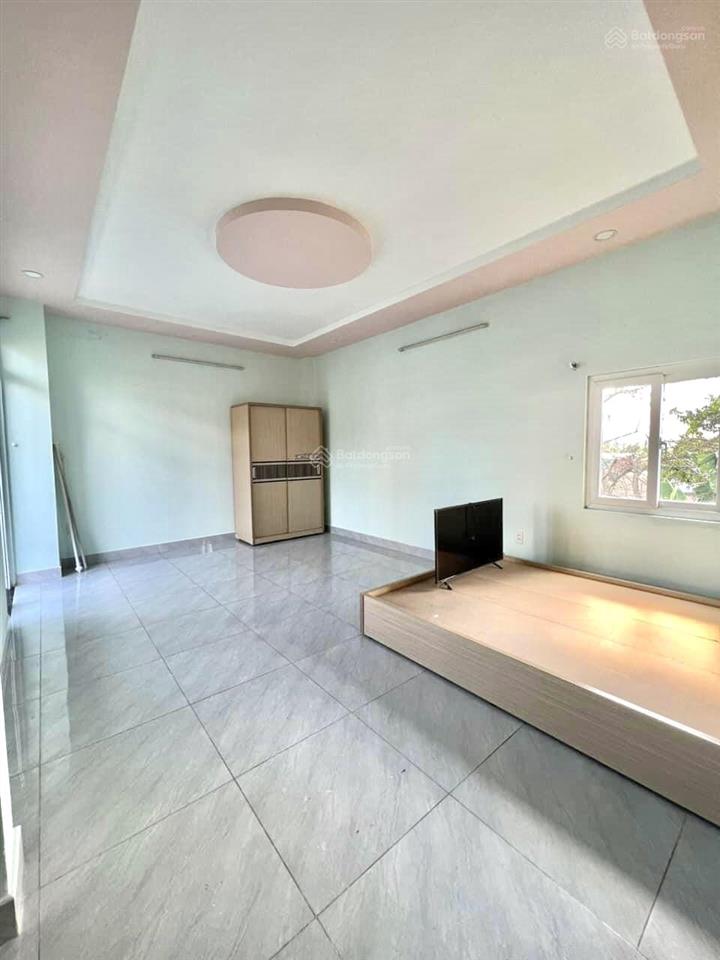 Cho thuê phòng ban công full nội thất 40m2  ngay ngã tư thủ đức