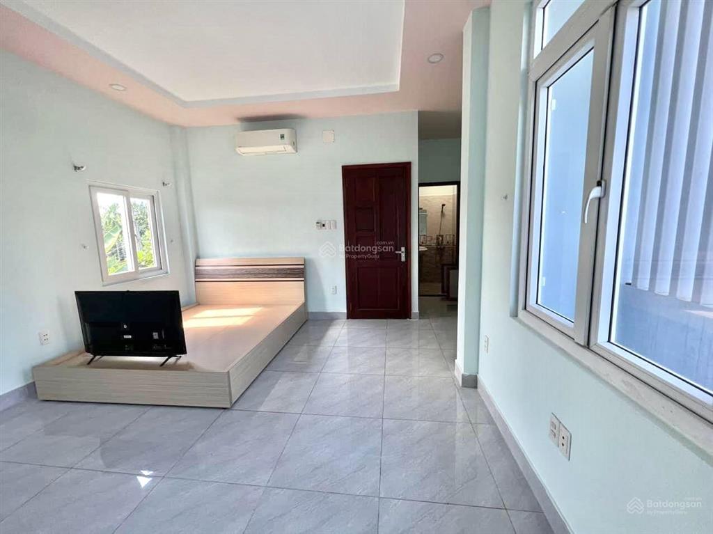 Cho thuê phòng ban công full nội thất 40m2  ngay ngã tư thủ đức