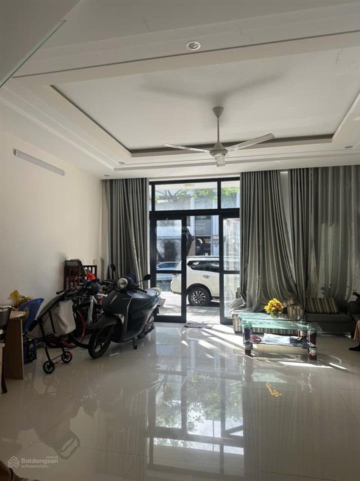Cần bán gấp nhà shophouse khu đô thị fpt
