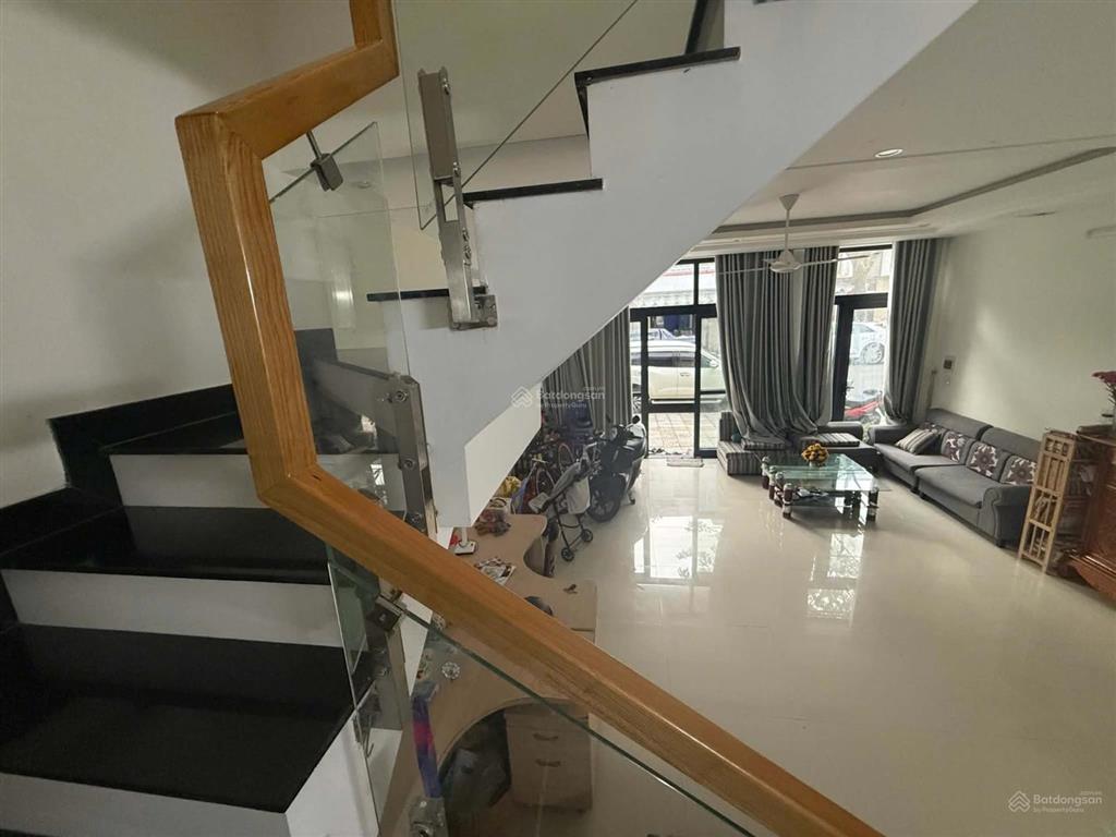 Cần bán gấp nhà shophouse khu đô thị fpt