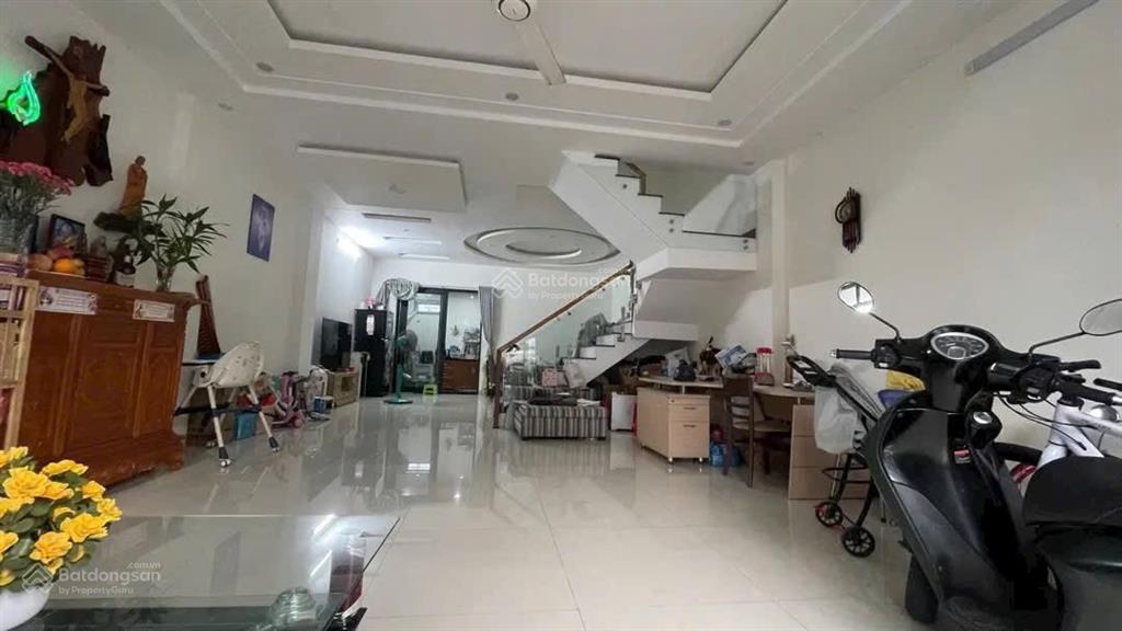 Cần bán gấp nhà shophouse khu đô thị fpt
