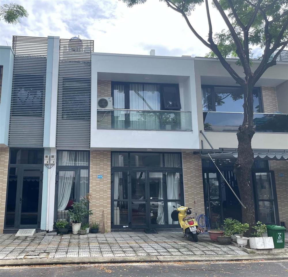Cần bán gấp nhà shophouse khu đô thị fpt