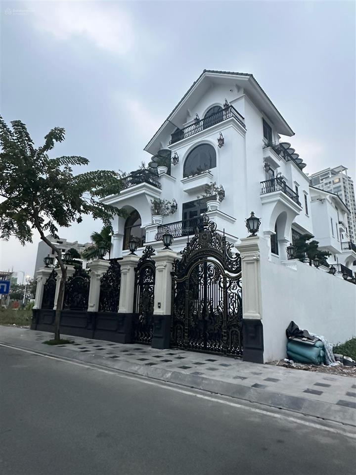 Cho thuê căn villas full nội thất xịn sò khu villas mystery đảo kim cương q2