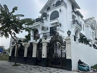 Cho thuê căn villas full nội thất xịn sò khu villas mystery đảo kim cương q2