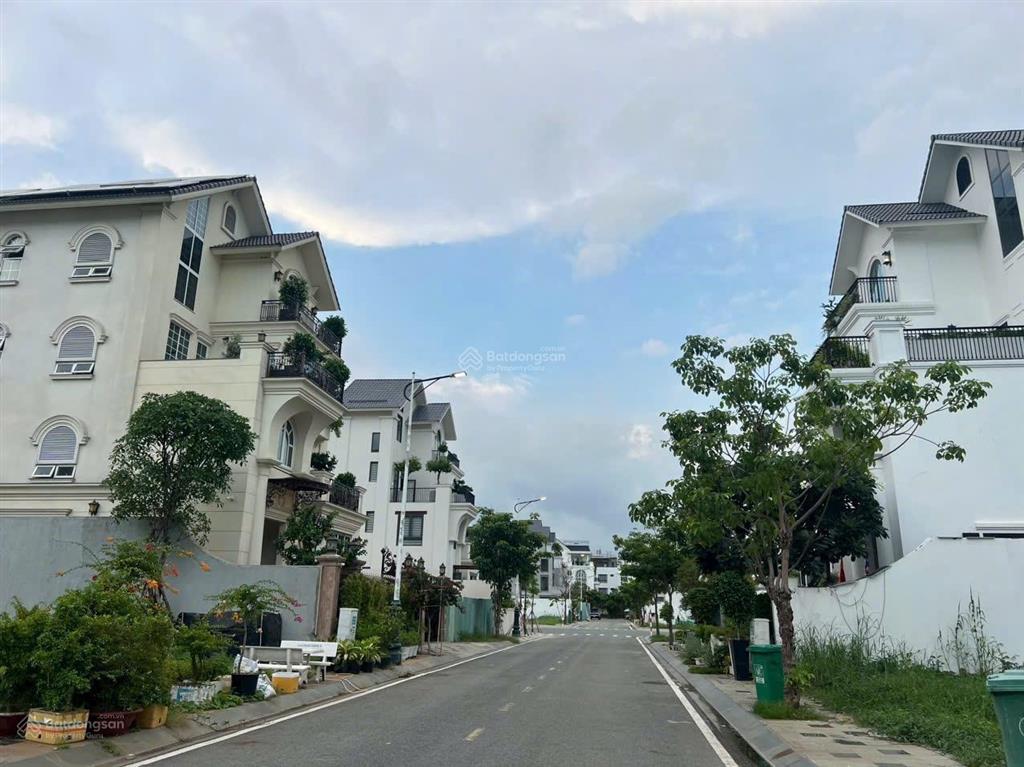 Chủ vay ngân hàng cần tiền bán gấp lô đất vị trí đẹp dự án mystery villas đảo kim cương q2 dt 126m2