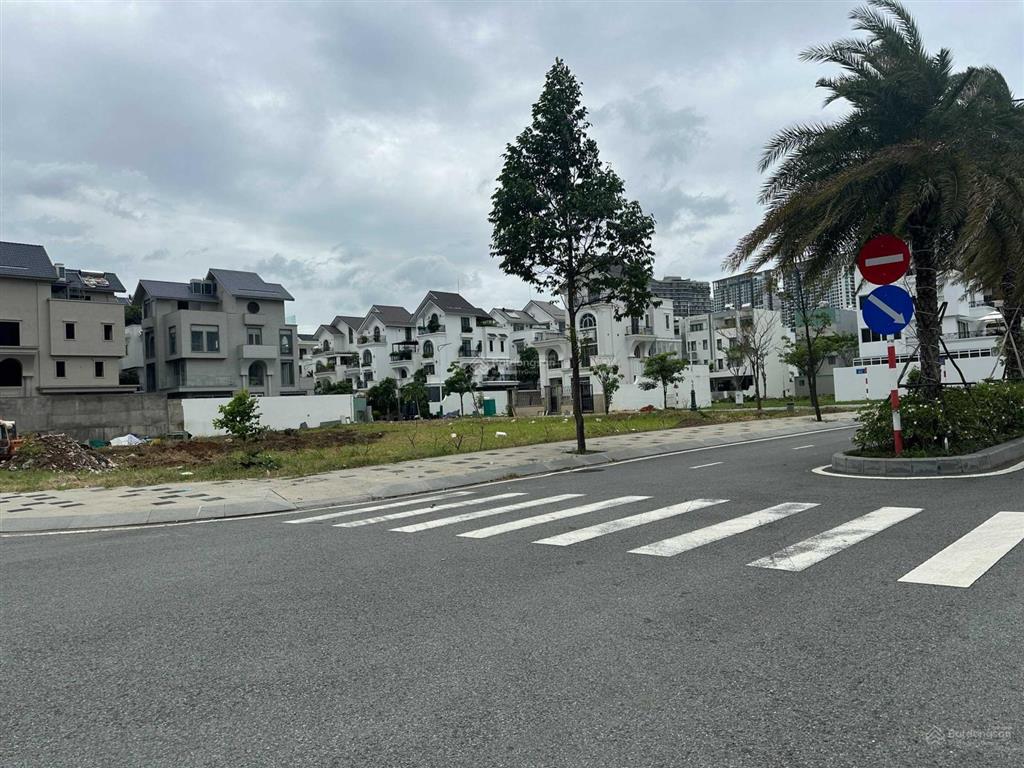 Chủ vay ngân hàng cần tiền bán gấp lô đất vị trí đẹp dự án mystery villas đảo kim cương q2 dt 126m2