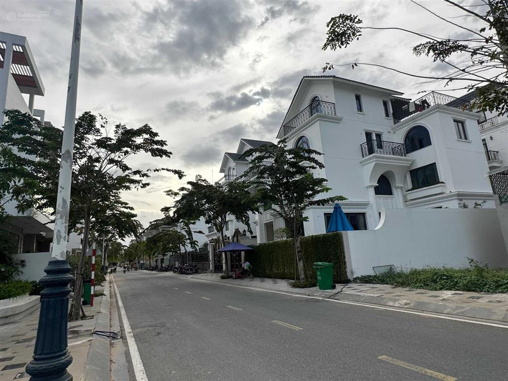 Kẹt tiền chủ cần bán gấp căn nhà phố view công viên khu mystery villa đảo kim cương q2