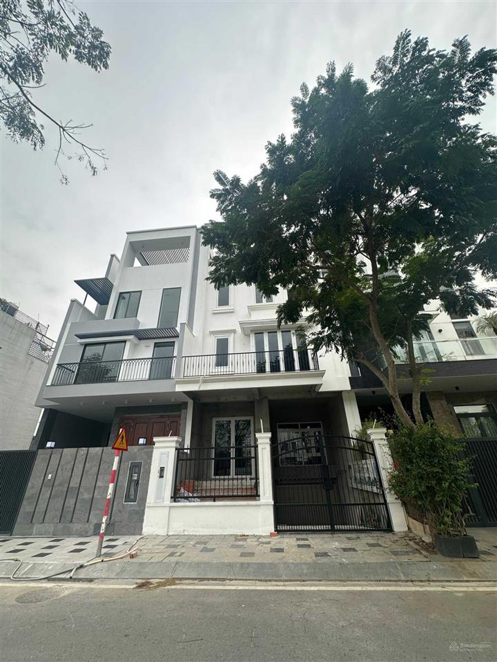 Kẹt tiền chủ cần bán gấp căn nhà phố view công viên khu mystery villa đảo kim cương q2