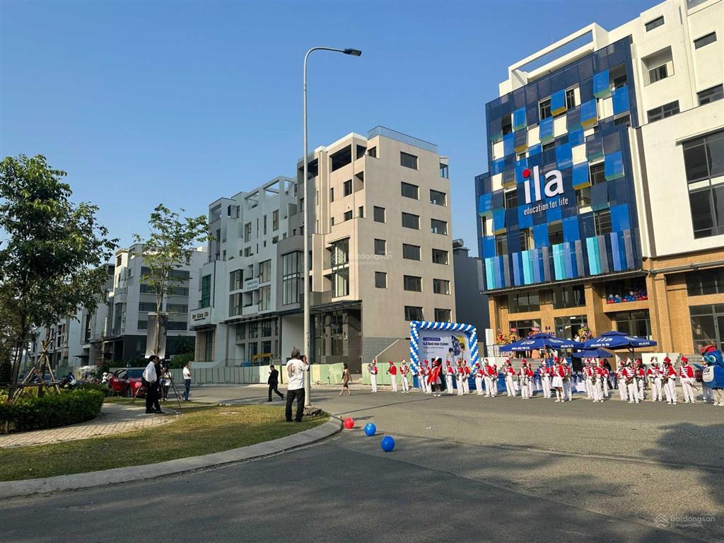 Cho thuê tòa nhà văn phòng 7 tầng mặt tiền đường bát nàn khu mystery đảo kim cương q2