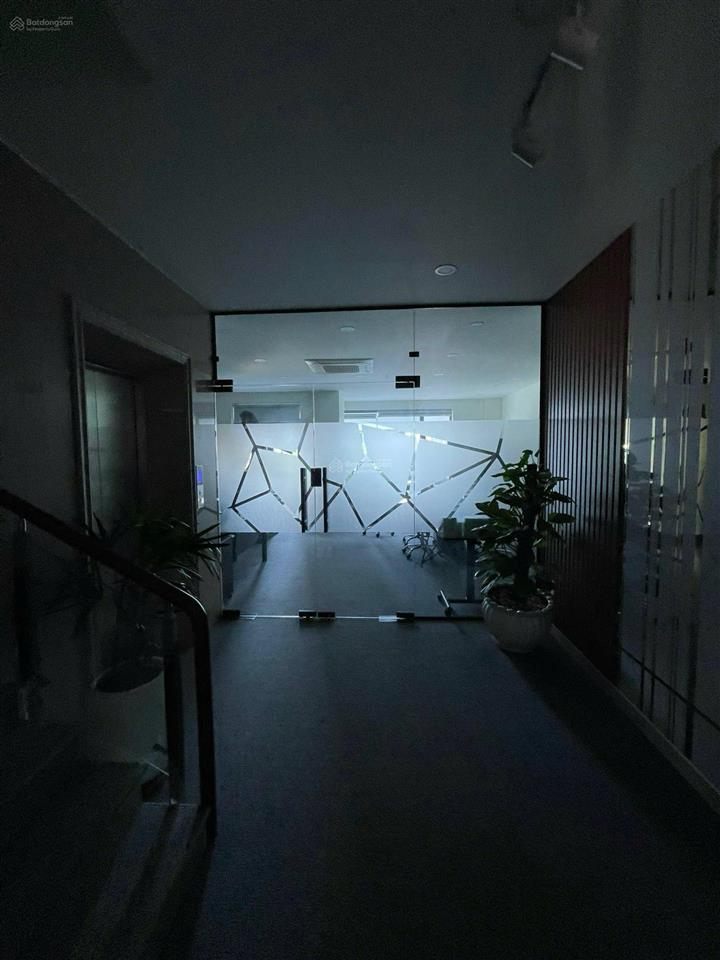 Cho thuê tòa nhà văn phòng 7 tầng mặt tiền đường bát nàn khu mystery đảo kim cương q2