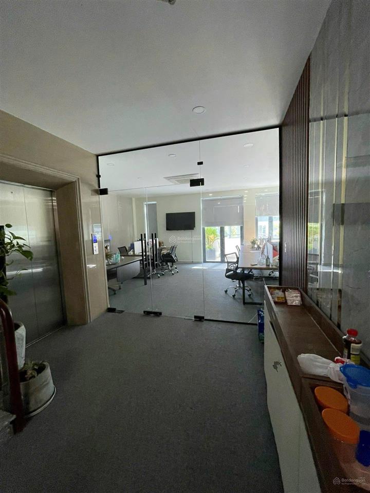 Cho thuê tòa nhà văn phòng 7 tầng mặt tiền đường bát nàn khu mystery đảo kim cương q2