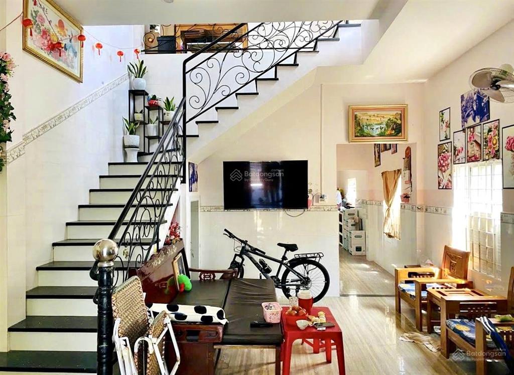 Cần bán căn nhà giáp kdc phố biển ocean dunes