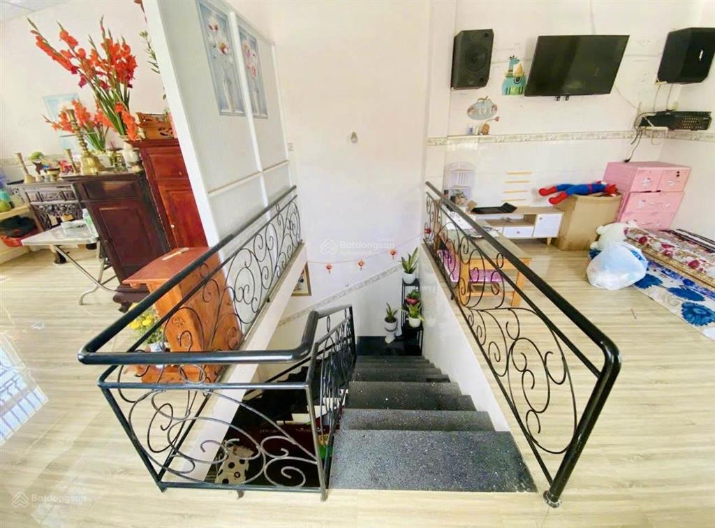 Cần bán căn nhà giáp kdc phố biển ocean dunes