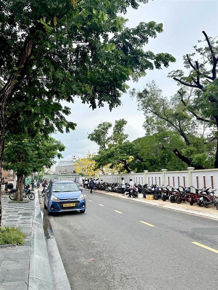 Cần bán căn nhà 1 trệt 2 lầu kdc phố biển ocean dunes