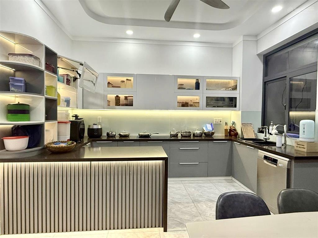 Cần bán căn nhà 1 trệt 2 lầu kdc phố biển ocean dunes